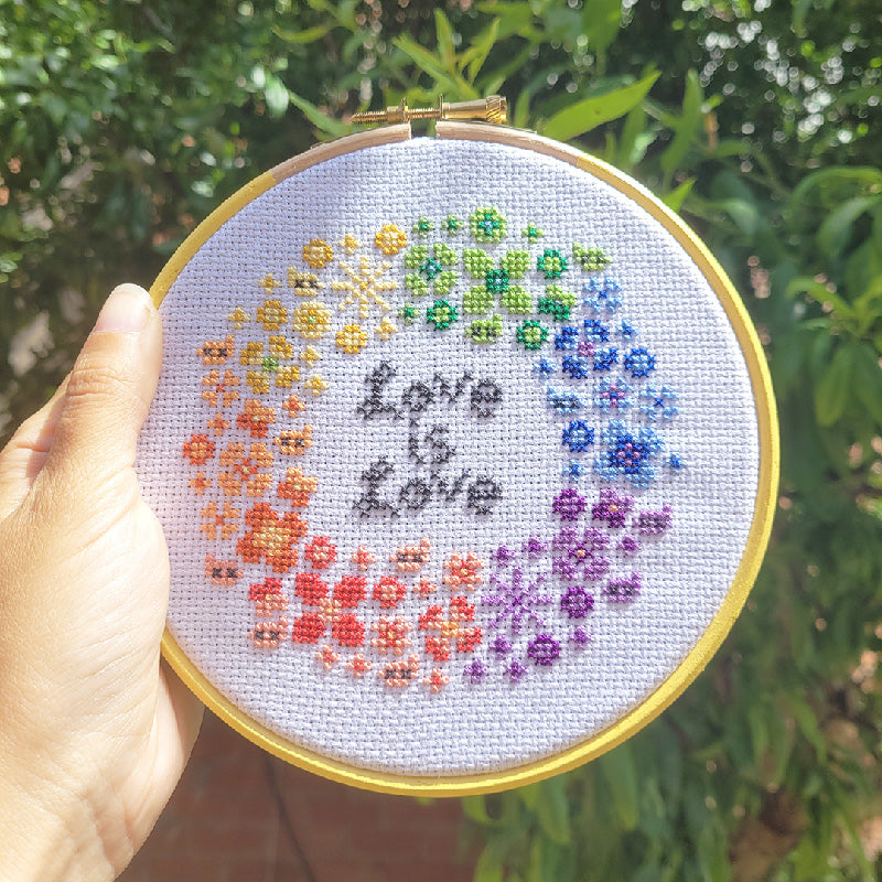 Patrón de Punto de Cruz Gratis: Love is Love