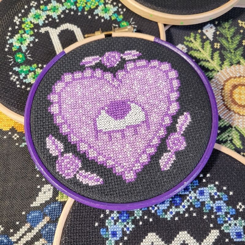 6 Consejos para Bordar a Punto de Cruz sobre Tela de Color Negro